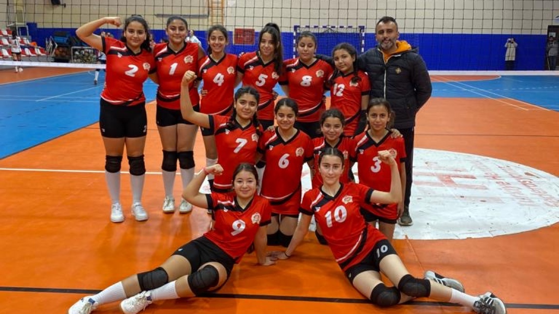 Esenbulak Ortaokulu Yıldız Kızlar Voleybol Turnuvası’nda Final Oynuyor